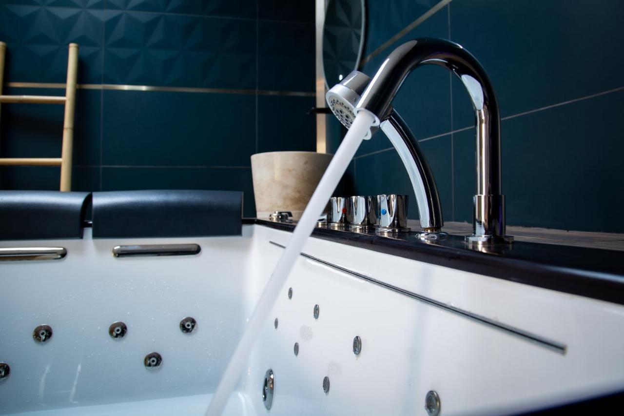 L'Ecrin Champenois - Suite Avec Balneo Et Sauna Prives ชาลงส์-อ็อง-ชองปาญ ภายนอก รูปภาพ